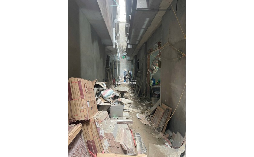 VỊ TRÍ ĐẸP, NHÀ CÁCH ĐƯỜNG Ô TÔ CHỈ MẤY BƯỚC CHÂN, GẦN CHỢ, GẦN NHIỀU TRƯỜNG HỌC CÁC CẤP, GIAO THÔNG THUẬN LỢI, TIỆN ÍCH KHÔNG THIẾU THỨ GÌ